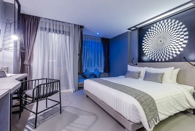 غرفة ديلوكس بسرير مزدوج بشرفة، Mazi Design Hotel By Kalima Patong 1/5