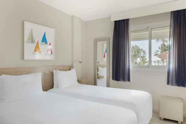 شقة بسريرين منفصلين بغرفتي نوم مع أريكة، Los Amigos Beach Club 3/10