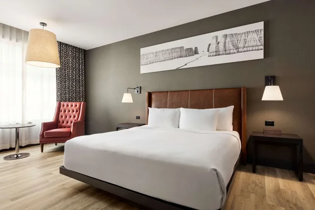غرفة بسرير كينج لذوي الإعاقة، Origin Red Rocks, a Wyndham Hotel 4/8