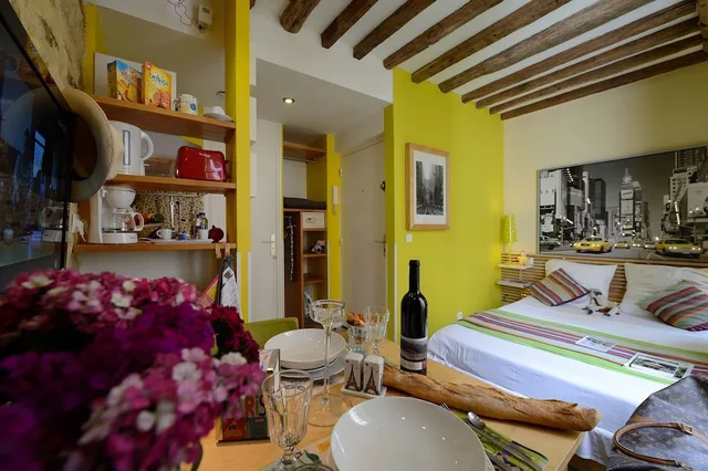 Gold, Studio, Double Bed، Les Patios Du Marais 3/4
