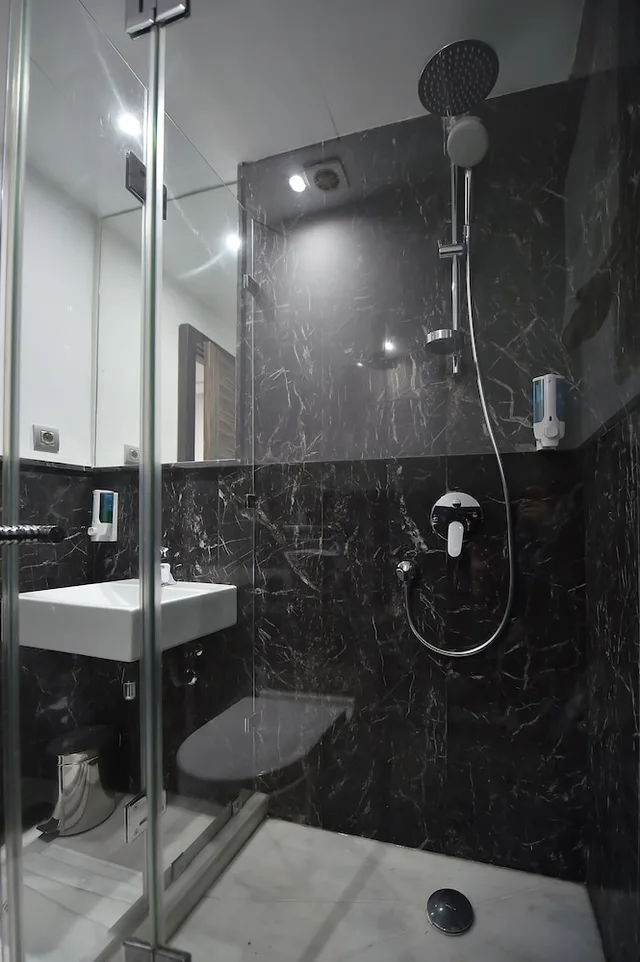 Grand, Junior Suite, Studio, King Bed، Le Yacht Suites hotel 3/3