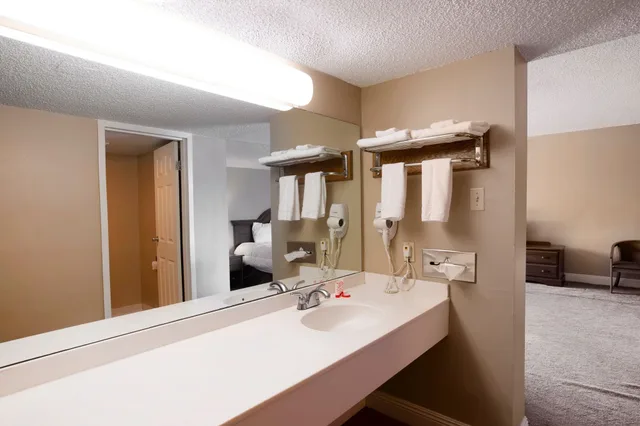 غرفة بريميوم بسرير كينج للمدخنين، Hotel Port Allen LA I-10 West 5/5