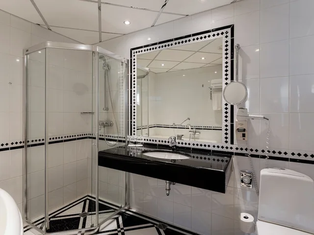 Premium, King Bed, Old Town View، Radisson Blu Ridzene Hotel, Riga 8/9