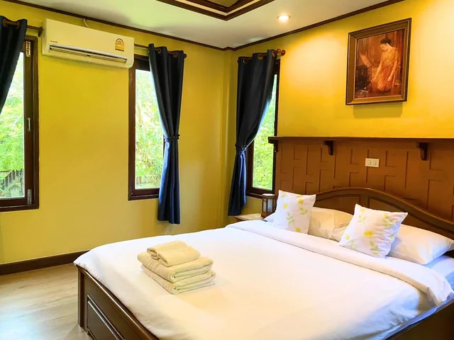 غرفة ديلوكس بسرير كوين بشرفة، Luang Chumni Village 1/2