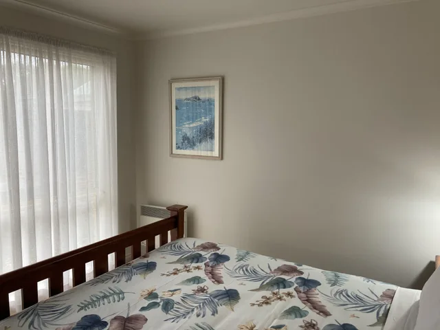 كوخ بسرير كوين وسريرين منفصلين بغرفتي نوم لذوي الإعاقة، DAYSY HILL COUNTRY COTTAGES 5/10