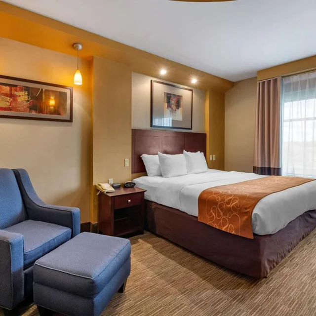 جناح بسرير كينج بجاكوزي، Comfort Suites Perrysburg - Toledo South 1/5