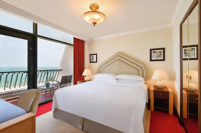 جناح جونيور بسرير كينج، Sheraton Grand Doha Resort & Convention Hotel 1/1