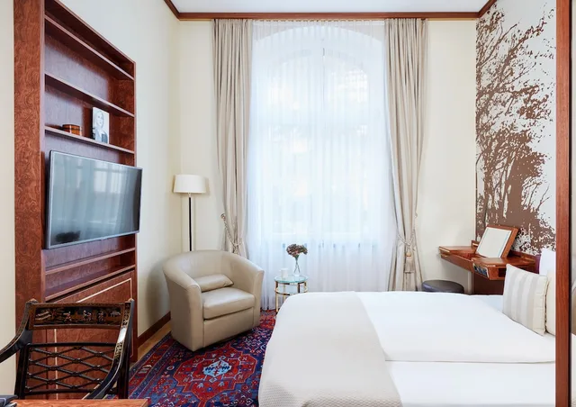 Business, Plus, Single, Queen Bed، Living Hotel de Medici By Derag 1/2