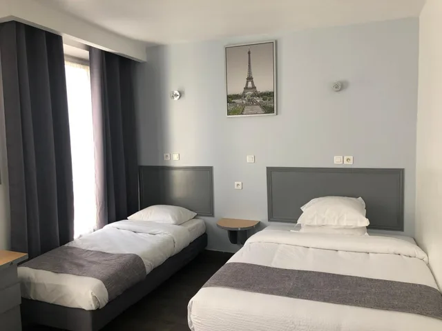 غرفة ثلاثية، Hotel Clauzel 4/7