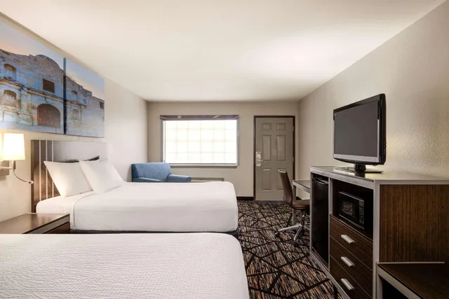غرفة بسريرين كوين، Days Inn By Wyndham San Antonio Near Fiesta Park 1/3