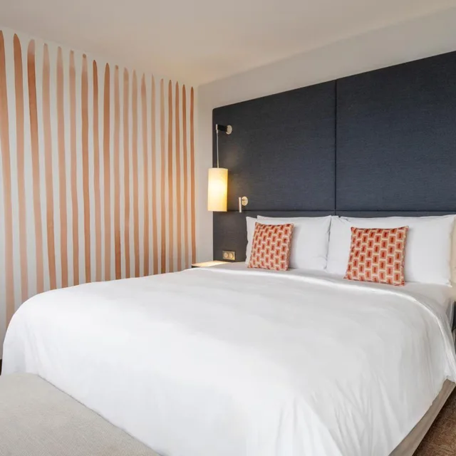 City, Eiffel View, Terrace، Renaissance Paris Arc de Triomphe Hotel 4/10