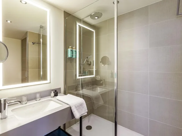 غرفة قياسية بسريرين منفصلين، Novotel Liverpool Paddington Village 2/3