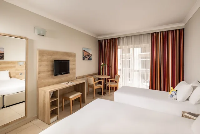 غرفة عائلية، Qawra Palace Resort & Spa 2/3