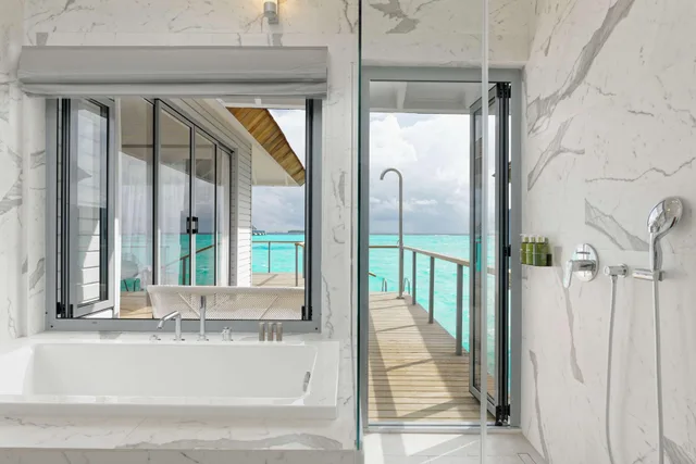 Overwater, Villa، OUTRIGGER Maldives Maafushivaru Resort 6/7