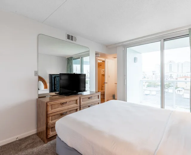 3 Bedrooms, Condo, Premium, 2 Queen and Twin Beds, Bay View, Sofa، Bay Club Resort 8/10