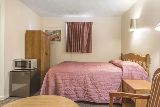 غرفة رباعية بسريرين كوين، Econo Lodge Inn Suites Saint John 1/2