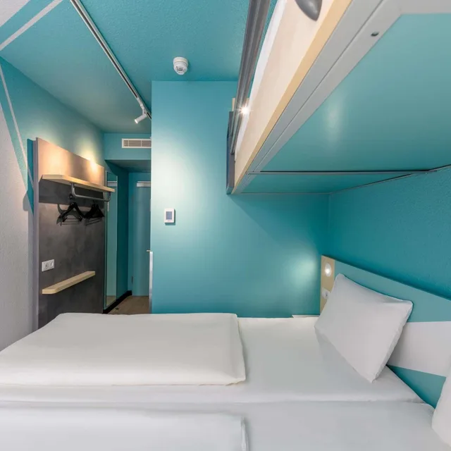 غرفة ثلاثية صغيرة بحمام خاص، ibis budget Hamburg St Pauli Messe 7/10