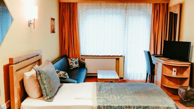 غرفة كومفورت بسريرين منفصلين بشرفة، Atlas Grand Hotel 2/6