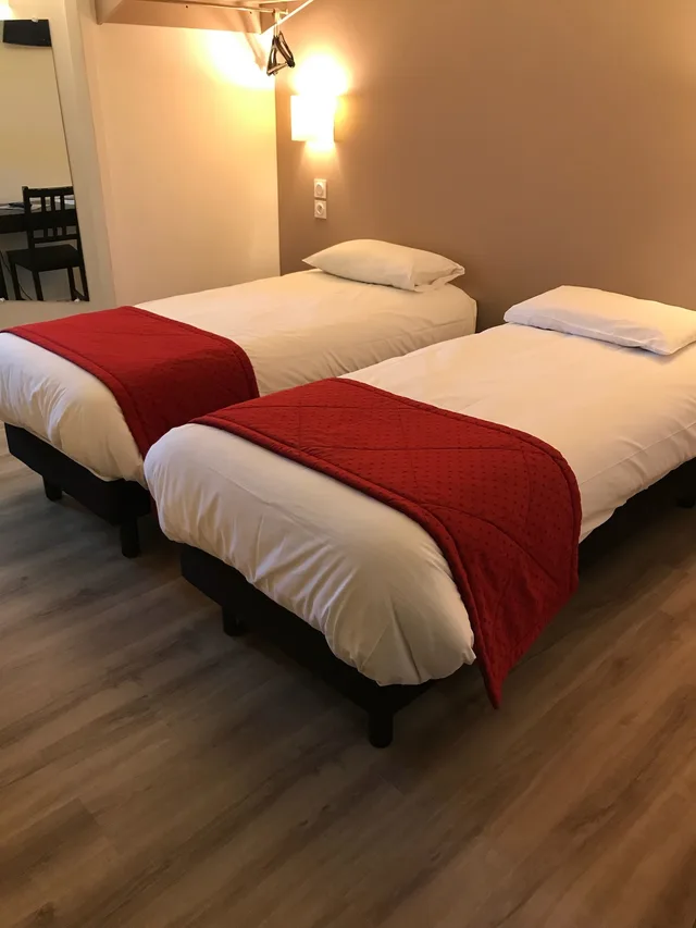 غرفة رباعية بسرير مزدوج وسريرين منفصلين، Hotel the Originals Tours Sud Ambacia Ex Inter Hotel Tours Sud Ambacia 5/7