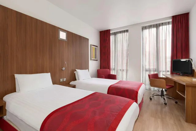 غرفة بسريرين منفصلين، Ramada Encore by Wyndham Leicester City Centre 1/1