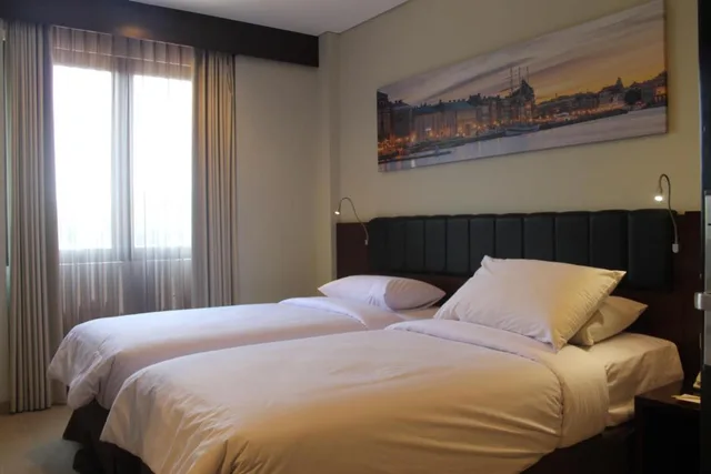 غرفة ديلوكس بسرير مزدوج أو سريرين منفصلين، PrimeBiz Hotel Karawang 1/1