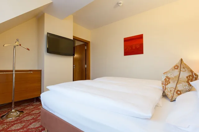 جناح بسرير مزدوج مع أريكة، Hotel Kaiserhof Wien 3/6