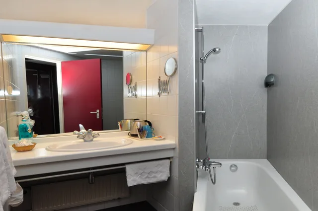 غرفة ديلوكس ثلاثية بثلاثة أسرّة، Hotel Herbergh Amsterdam Airport 7/8