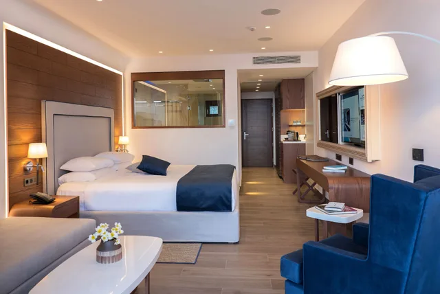 جناح جونيور ديلوكس بسرير كينج بإطلالة على البحر مع أريكة بمسبح خاص، Nana Princess Suites Villas Spa 5/6