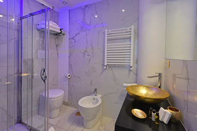 غرفة ديلوكس بسرير كوين بإطلالة على المدينة بشرفة، Residenza Borbonica 4/6