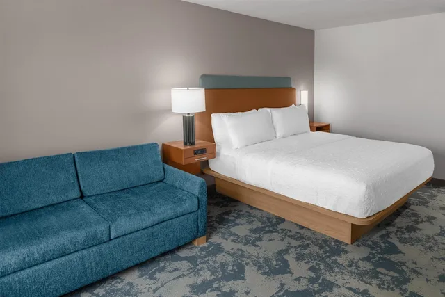 غرفة بسرير كينج مع أريكة لذوي الإعاقة، Hampton Inn Kansas City/Shawnee Mission 5/10