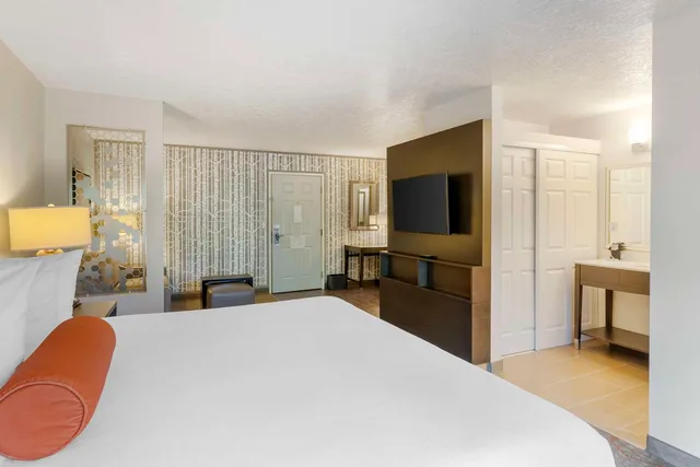 جناح بسرير كينج بشرفة مع أريكة، Best Western Corvallis 1/3