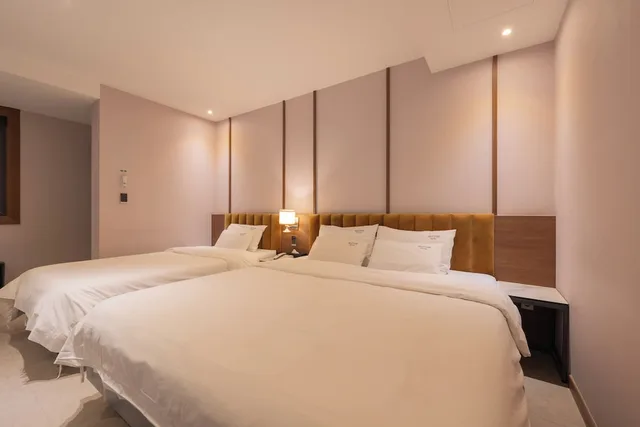 Vip, Twin Beds, 1 Double and 1 Single Bed، Special W Motel 2/10