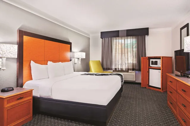 غرفة بسرير كينج، La Quinta Inn Champaign 3/10