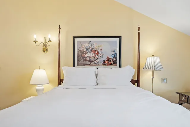 Signature, Suite, Queen Bed, Two Story, Jetted Tub، The Rochester Inn, A Historic Hotel 3/10