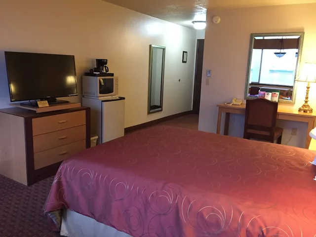 غرفة قياسية بسرير كوين بإطلالة على المرفأ، Port Angeles Inn 1/1