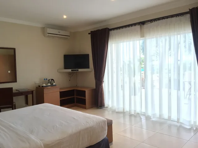 Ocean, King Bed، Chateau By The Sea 2/5