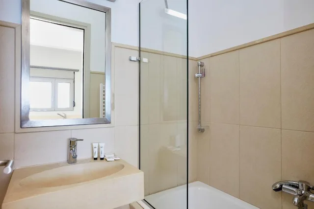 غرفة بسرير مزدوج بإطلالة على البحر، Vivian Art Apartments 3/4