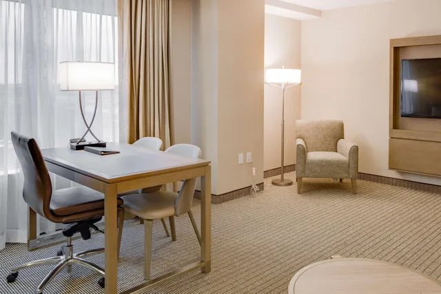 جناح ركني بسرير كينج بغرفتين، Embassy Suites by Hilton Columbus Dublin 4/4