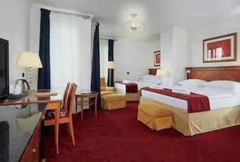 غرفة قياسية ثلاثية بغرفة نوم واحدة، Hotel Bologna 2/2