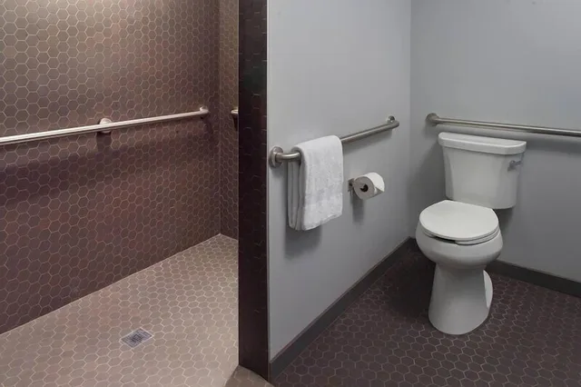 Standard, 2 Queen Beds, Atlanta Evergreen Lakeside Resort 3/3