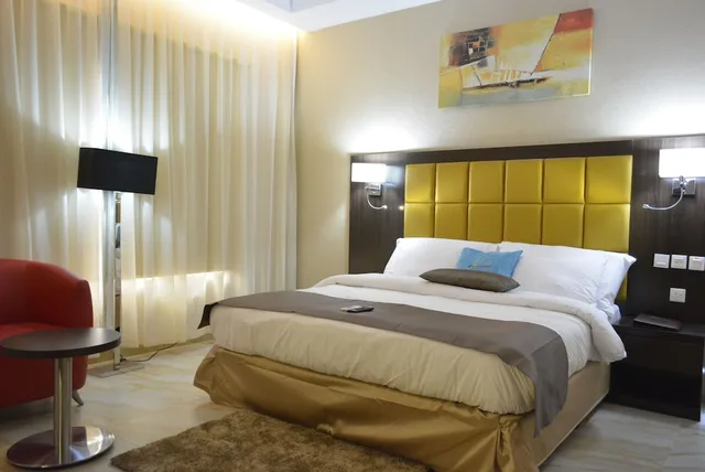 غرفة قياسية بسرير كينج بإطلالة على المدينة، De Santos Hotel Awka 1/2