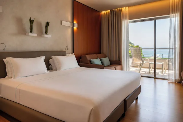 جناح جونيور بسرير كوين بإطلالة على البحيرة، Hotel Ocelle Thermae & Spa 1/10