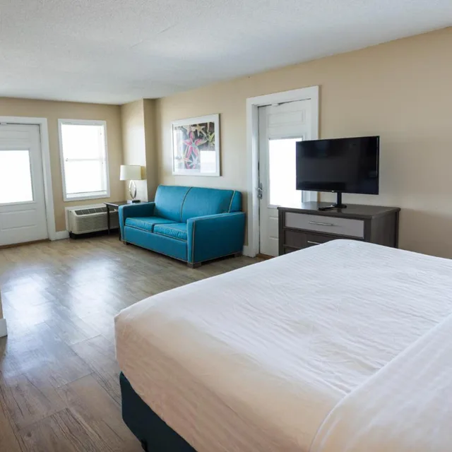 Deluxe, Suite, King Bed, Sea View, Commander Hotel 2/3