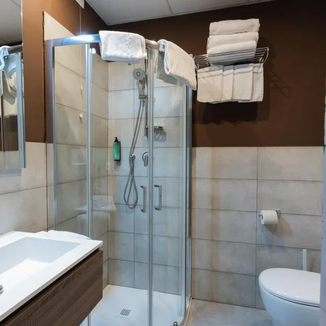 غرفة رباعية، Hotel Unicorno 3/4