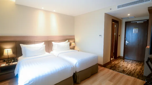 غرفة ديلوكس بسريرين منفصلين للمدخنين، The Excelton Hotel Palembang 2/4
