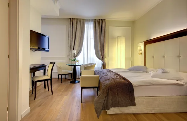 غرفة سوبيريور بسرير مزدوج بإطلالة على البحيرة، Chateau D Ouchy 2/2