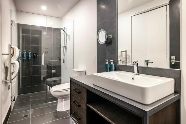 2 Bedrooms, Deluxe, Lake View, Hilton Queenstown Resort and Spa 6/10