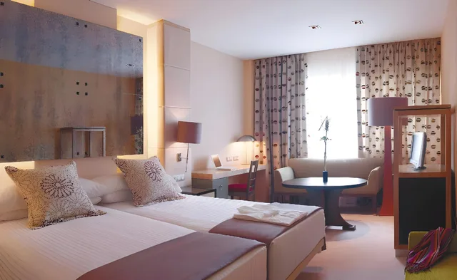 غرفة سوبيريور بسرير فردي، Hotel Hesperia Barcelona Presidente 1/2