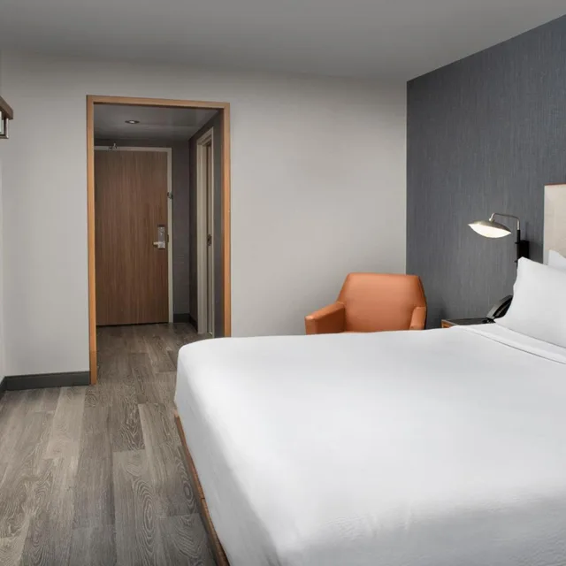 غرفة بسرير كينج في طابق مرتفع، Courtyard by Marriott Washington, DC Dupont Circle 6/10