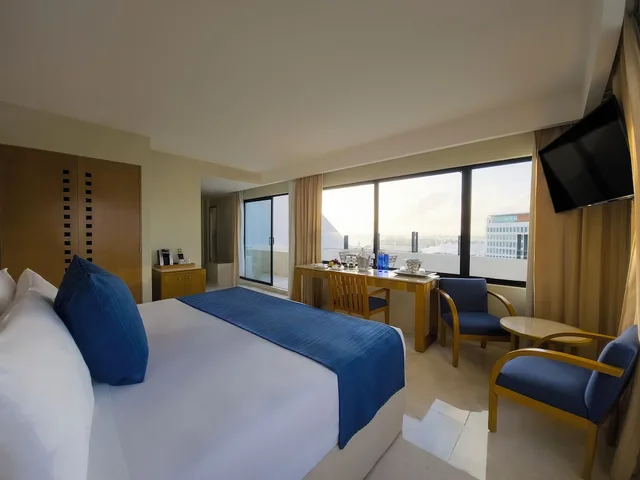Honeymoon, King Bed, Park Royal Beach Cancun - All Inclusive 2/3